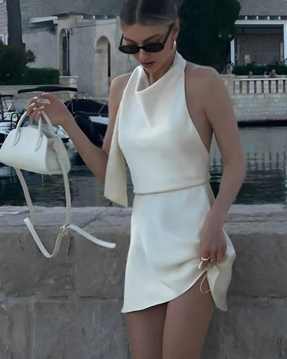 Fiona Satin Mini mit offenem Rückenteil