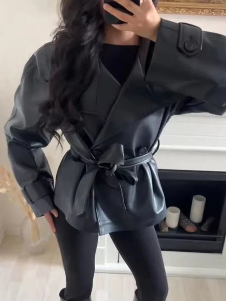 Rose Kunstleder Trench mit Schnürdetail