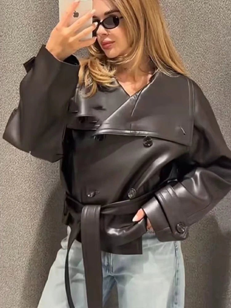 Rose Kunstleder Trench mit Schnürdetail