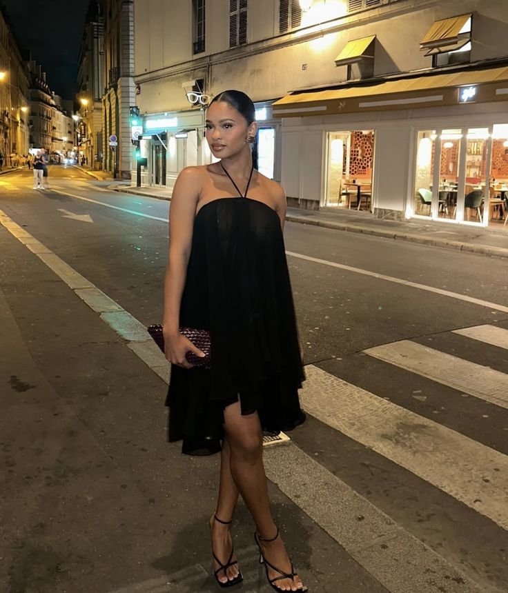 Zelia Rückenfreies Neckholder-Minikleid