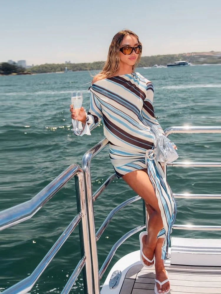 Cathy Gestreiftes Mini-Kleid mit schrägem Kragen