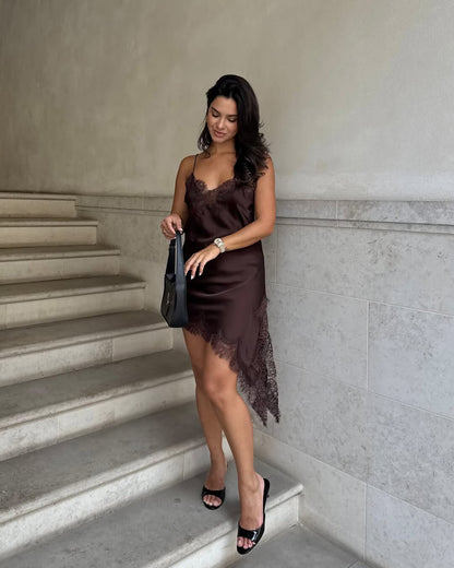 Gemma asymmetrisches Satin-Spitzen-Midikleid