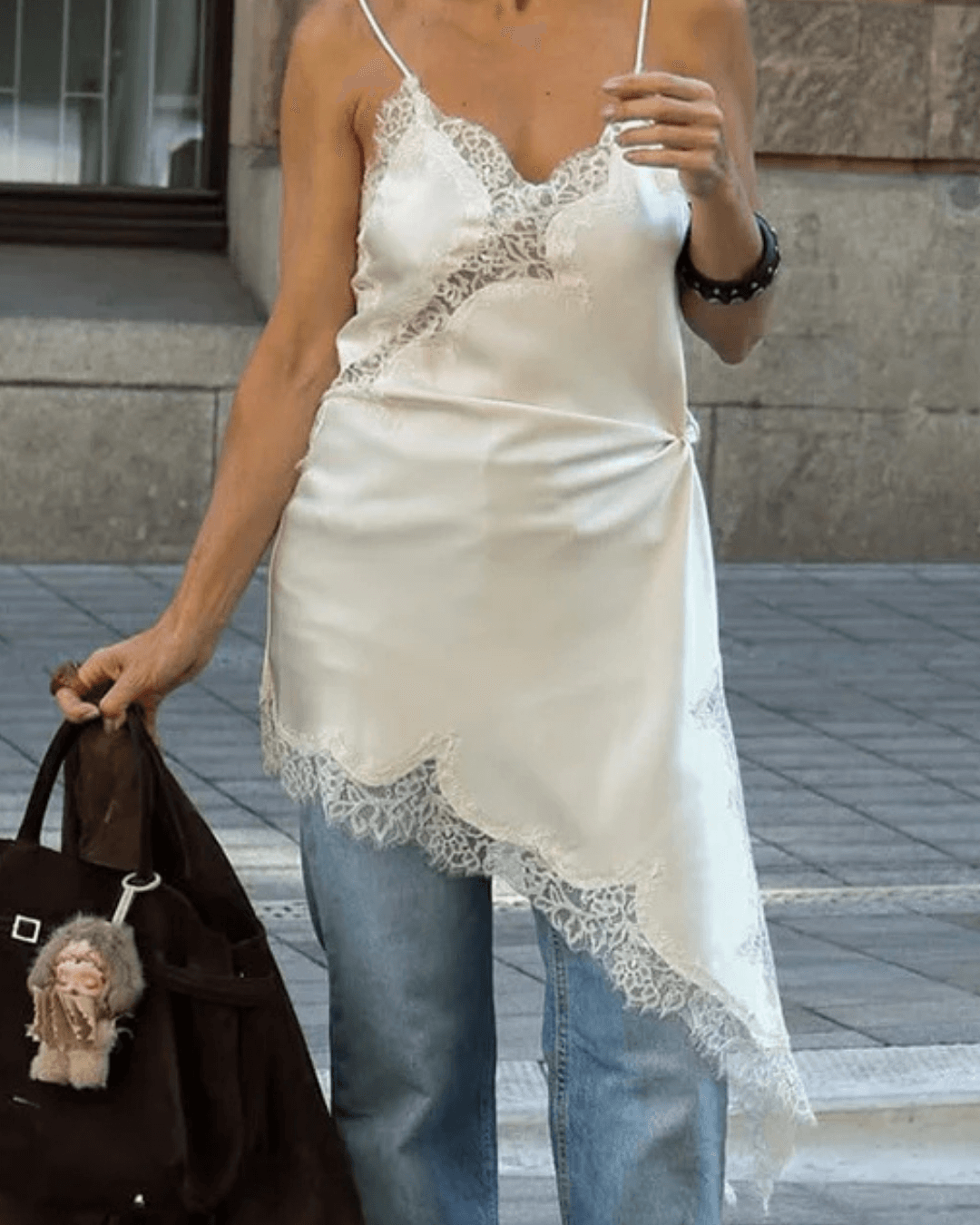 Gemma asymmetrisches Satin-Spitzen-Midikleid