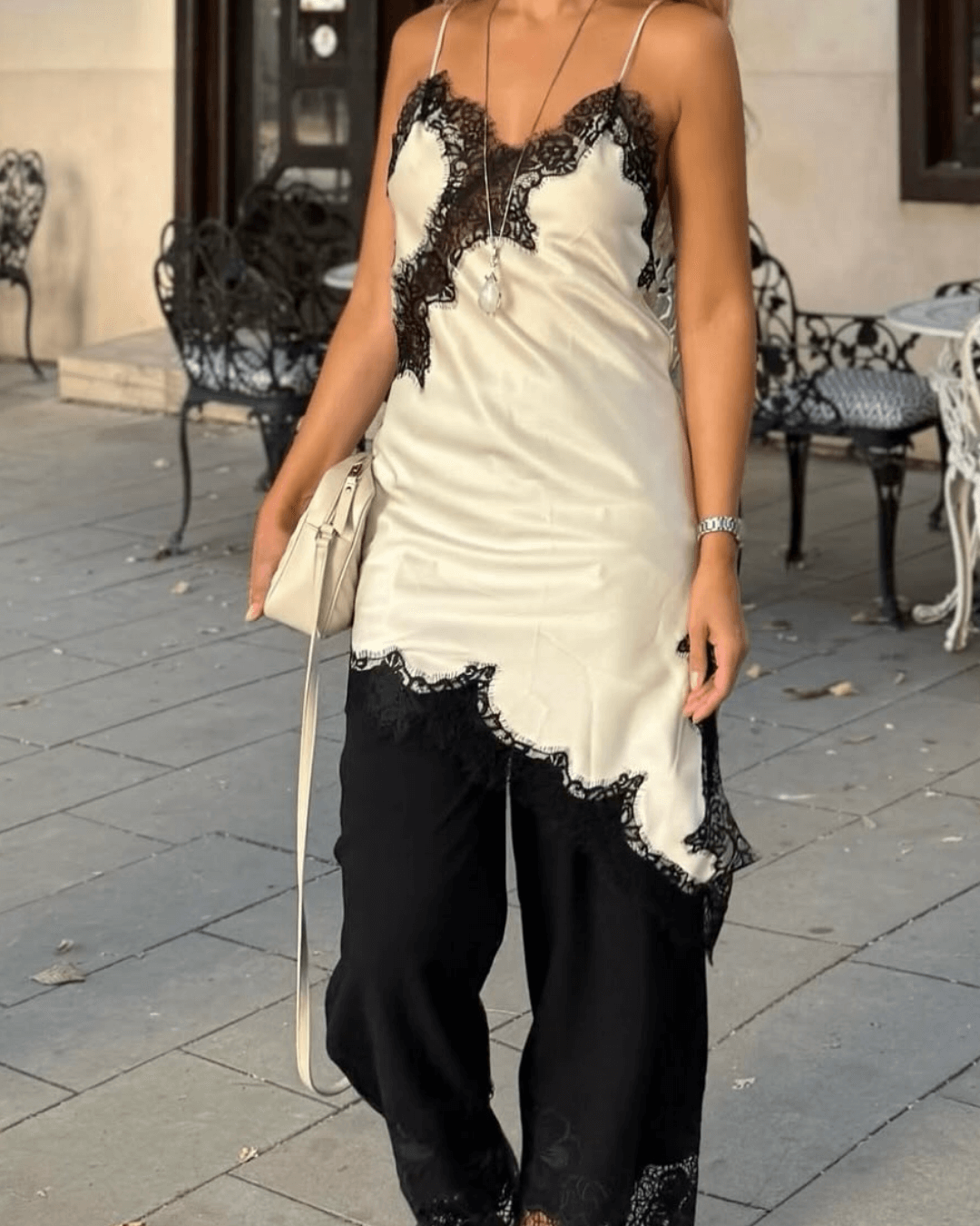 Gemma asymmetrisches Satin-Spitzen-Midikleid