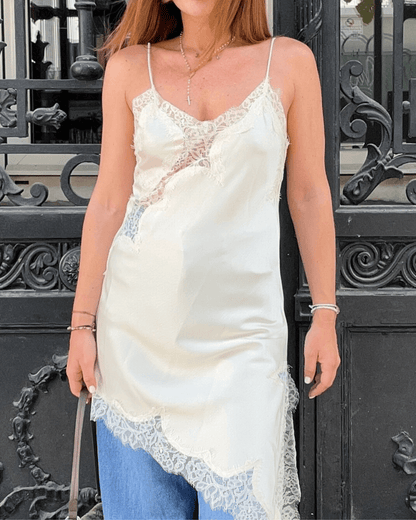 Gemma asymmetrisches Satin-Spitzen-Midikleid