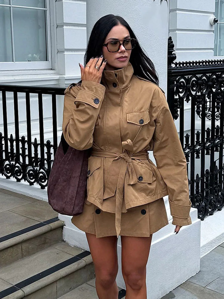 Kate Hochgeschlossene Taillierte Jacke & Skort Set