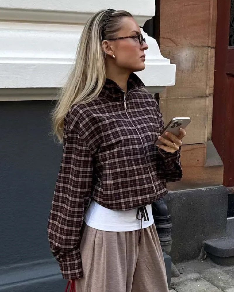 Eva Hochkragen Karierte Reißverschlussjacke