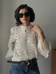 Addison Vintage-Stehkragenbluse mit Knopfleiste