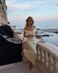 Aneta Off-Shoulder Satin-Maxikleid