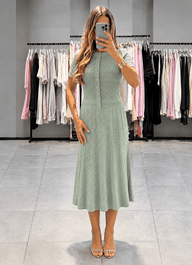Brynn Strick-Midikleid mit halber Knopfleiste