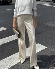 Adeltraud Satinhose mit weitem Bein