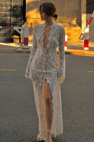 Emma Spitzen V-Ausschnitt Maxikleid mit Schlitz