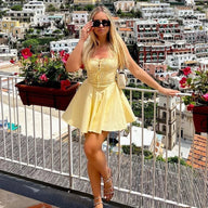 Lara Retro Tiefes Dekolleté Minikleid