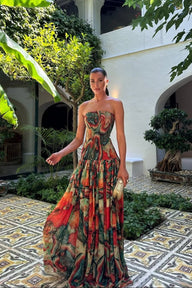 Liv Trägerloses Abstraktes Maxikleid