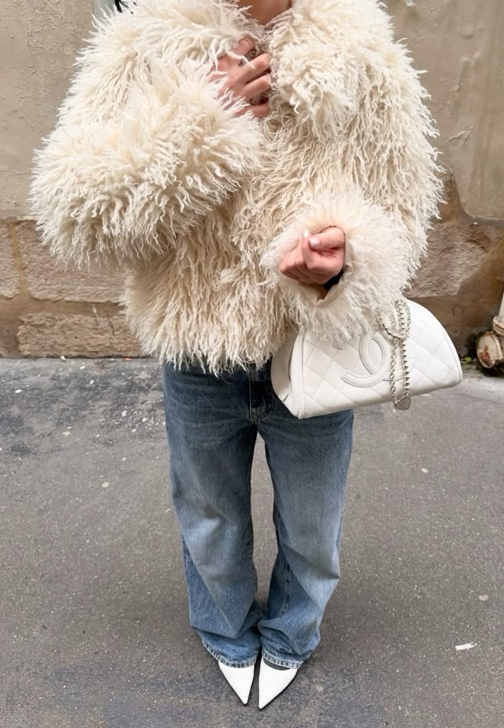 SOKYND Lyndie Short Faux Fur Coat in Beige