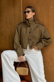 Nadia Cropped Plissierte Utility-Jacke
