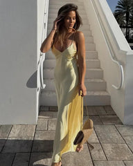 Reina Satin-Maxikleid mit offenem Rücken