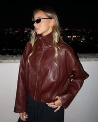 Rose Bikerjacke aus Kunstleder mit Trichterkragen
