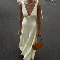 Solana Satin Maxikleid mit Bindeträgern